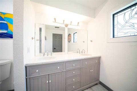 House in Clearwater, Florida 3 bedrooms, 225.75 sq.m. № 2215554 - photo 20