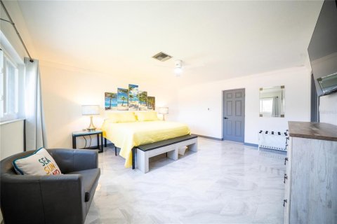 House in Clearwater, Florida 3 bedrooms, 225.75 sq.m. № 2215554 - photo 18