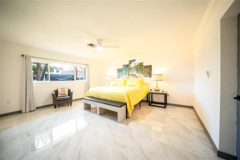 House in Clearwater, Florida 3 bedrooms, 225.75 sq.m. № 2215554 - photo 17