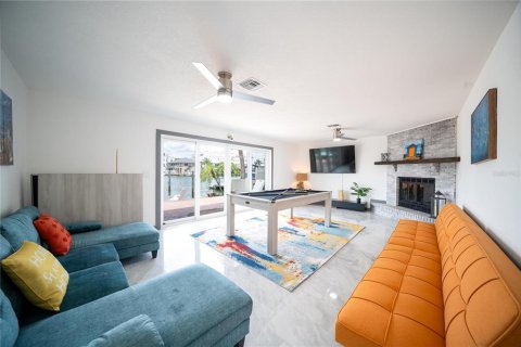 House in Clearwater, Florida 3 bedrooms, 225.75 sq.m. № 2215554 - photo 16