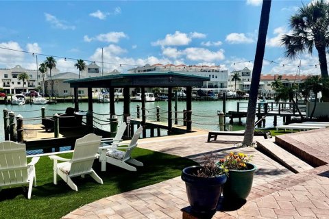 House in Clearwater, Florida 3 bedrooms, 225.75 sq.m. № 2215554 - photo 29