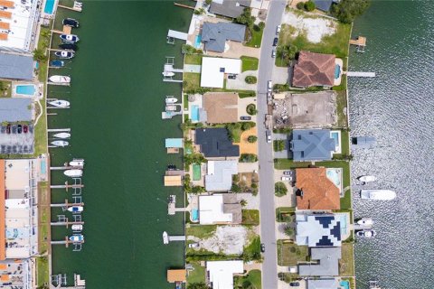 House in Clearwater, Florida 3 bedrooms, 225.75 sq.m. № 2215554 - photo 28