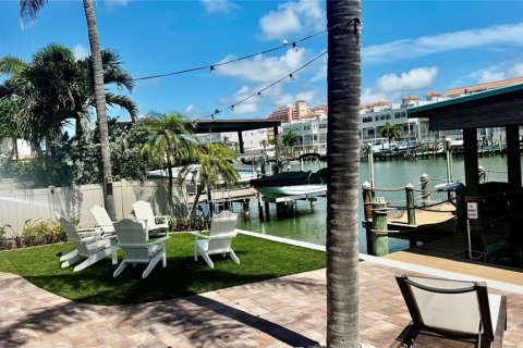 House in Clearwater, Florida 3 bedrooms, 225.75 sq.m. № 2215554 - photo 30