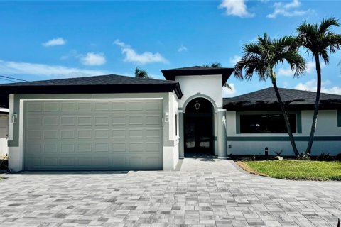 House in Clearwater, Florida 3 bedrooms, 225.75 sq.m. № 2215554