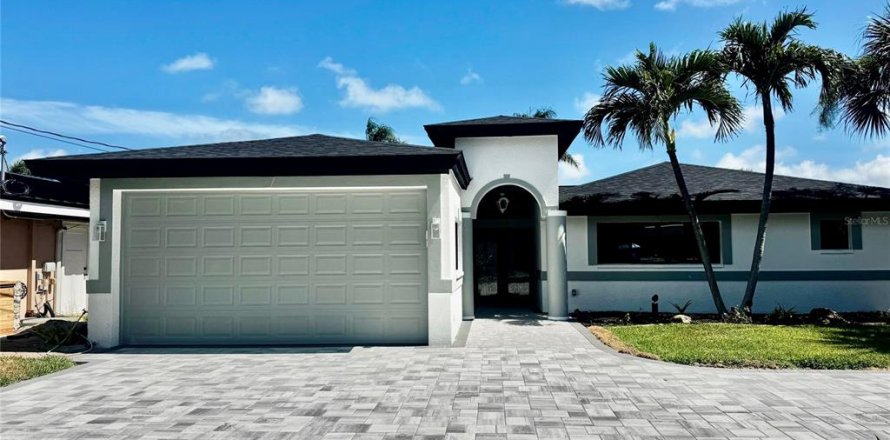 House in Clearwater, Florida 3 bedrooms, 225.75 sq.m. № 2215554