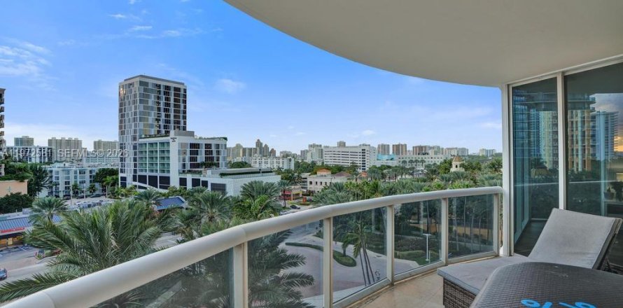 Condominio en Sunny Isles Beach, Florida, 2 dormitorios № 2032817