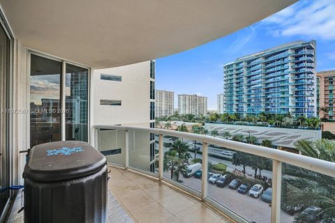 Condominio en venta en Sunny Isles Beach, Florida, 2 dormitorios, 147.71 m2 № 2032817 - foto 3