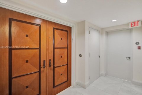 Condominio en venta en Sunny Isles Beach, Florida, 2 dormitorios, 147.71 m2 № 2032817 - foto 27