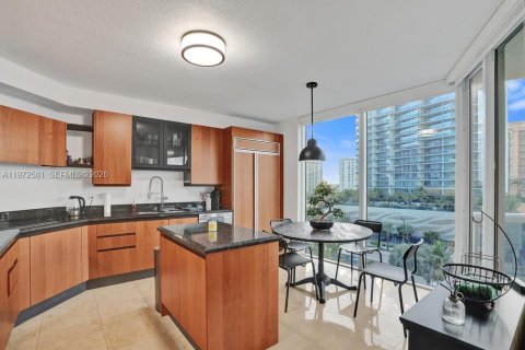 Condominio en venta en Sunny Isles Beach, Florida, 2 dormitorios, 147.71 m2 № 2032817 - foto 11