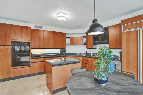 Condominio en venta en Sunny Isles Beach, Florida, 2 dormitorios, 147.71 m2 № 2032817 - foto 12