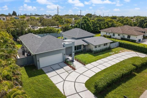 Купить виллу или дом в Майами, Флорида 4 спальни, 299.52м2, № 1944638 - фото 3