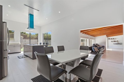 Купить виллу или дом в Майами, Флорида 4 спальни, 299.52м2, № 1944638 - фото 11