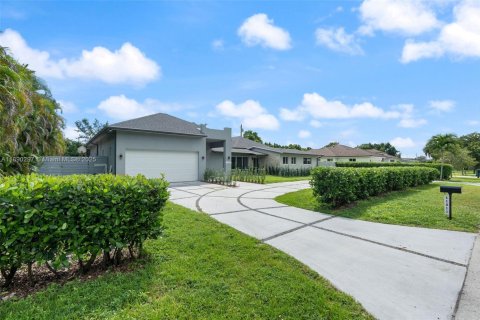 Купить виллу или дом в Майами, Флорида 4 спальни, 299.52м2, № 1944638 - фото 1