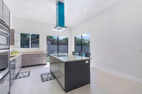 Купить виллу или дом в Майами, Флорида 4 спальни, 299.52м2, № 1944638 - фото 13