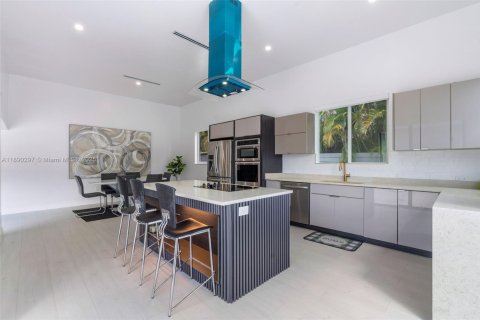 Купить виллу или дом в Майами, Флорида 4 спальни, 299.52м2, № 1944638 - фото 10