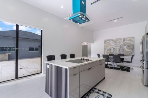 Купить виллу или дом в Майами, Флорида 4 спальни, 299.52м2, № 1944638 - фото 9