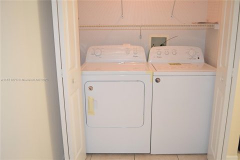 Condo in Aventura, Florida, 2 bedrooms № 2076702 - photo 9