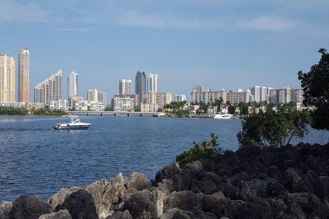 Condo in Aventura, Florida, 2 bedrooms № 2076702 - photo 25