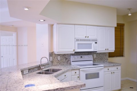 Condo in Aventura, Florida, 2 bedrooms № 2076702 - photo 8