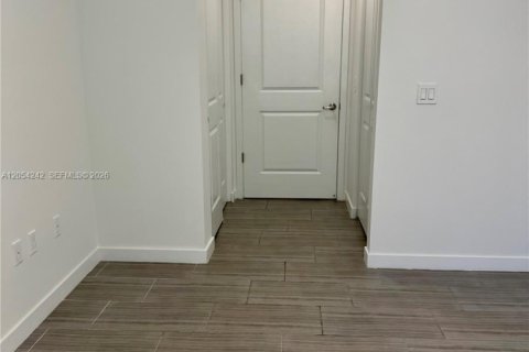 Copropriété à louer à Hollywood, Floride: 1 chambre, 68.84 m2 № 2180389 - photo 5