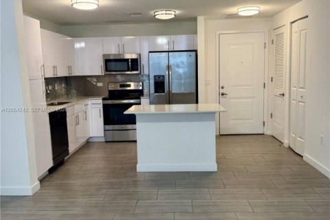 Copropriété à louer à Hollywood, Floride: 1 chambre, 68.84 m2 № 2180389 - photo 2
