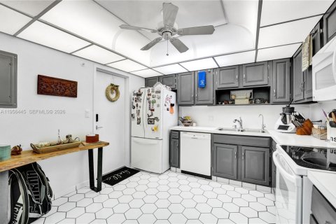 Condo in Pompano Beach, Florida, 2 bedrooms  № 2011169 - photo 22