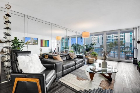 Condo in Pompano Beach, Florida, 2 bedrooms  № 2011169 - photo 7