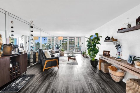 Condo in Pompano Beach, Florida, 2 bedrooms  № 2011169 - photo 4