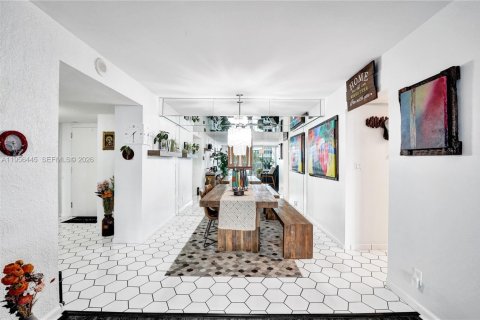 Condo in Pompano Beach, Florida, 2 bedrooms  № 2011169 - photo 13