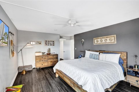 Condo in Pompano Beach, Florida, 2 bedrooms  № 2011169 - photo 29