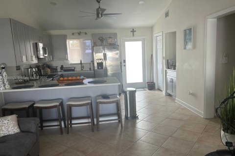 House in Marathon, Florida 2 bedrooms, 100.71 sq.m. № 1923159 - photo 11