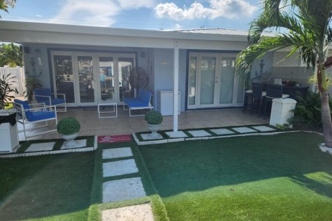 House in Marathon, Florida 2 bedrooms, 100.71 sq.m. № 1923159 - photo 2