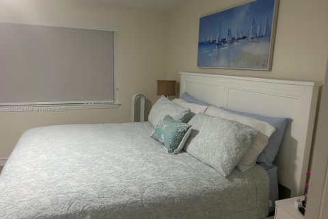 House in Marathon, Florida 2 bedrooms, 100.71 sq.m. № 1923159 - photo 14