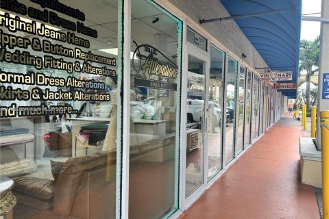 Commercial property in North Bay Village, Florida № 1859847 - photo 10