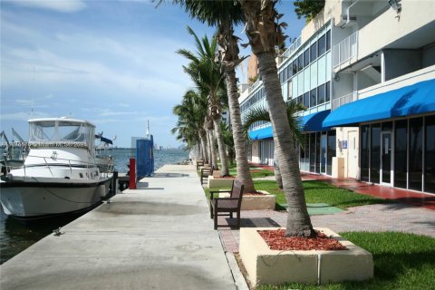 Commercial property in North Bay Village, Florida № 1859847 - photo 3