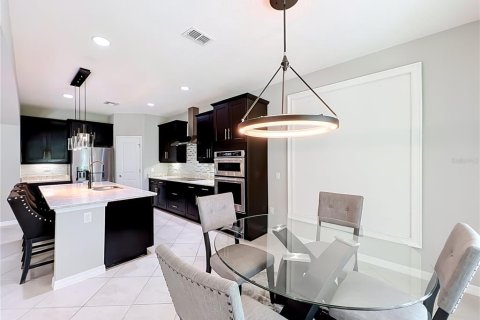 House in Windermere, Florida 5 bedrooms, 402.45 sq.m. № 2234642 - photo 23