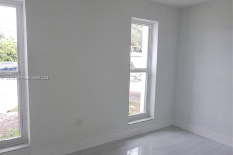 House in Miramar, Florida 3 bedrooms, 168.25 sq.m. № 1926633 - photo 29