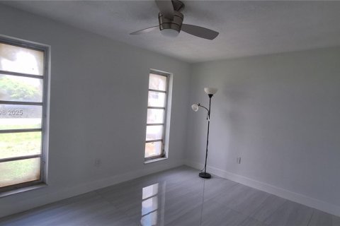 Villa ou maison à vendre à Miramar, Floride: 3 chambres, 168.25 m2 № 1926633 - photo 2