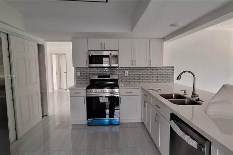 Villa ou maison à vendre à Miramar, Floride: 3 chambres, 168.25 m2 № 1926633 - photo 17