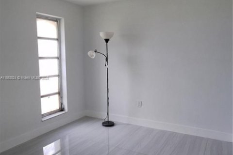 Villa ou maison à vendre à Miramar, Floride: 3 chambres, 168.25 m2 № 1926633 - photo 3