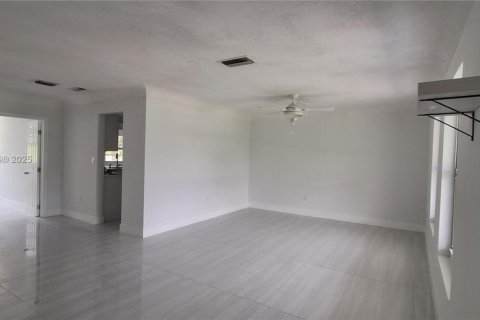 Villa ou maison à vendre à Miramar, Floride: 3 chambres, 168.25 m2 № 1926633 - photo 5