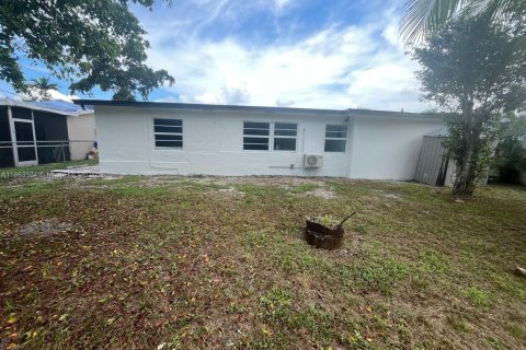 House in Miramar, Florida 3 bedrooms, 168.25 sq.m. № 1926633 - photo 27