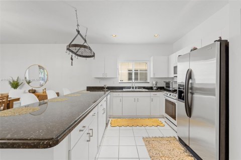 Casa en venta en Homestead, Florida, 3 dormitorios, 241.82 m2 № 1861294 - foto 8