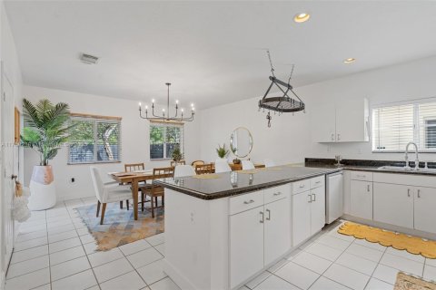 Casa en venta en Homestead, Florida, 3 dormitorios, 241.82 m2 № 1861294 - foto 6