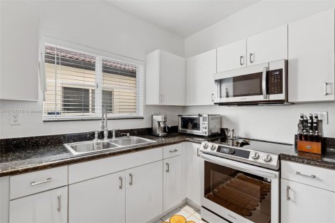 Casa en venta en Homestead, Florida, 3 dormitorios, 241.82 m2 № 1861294 - foto 9