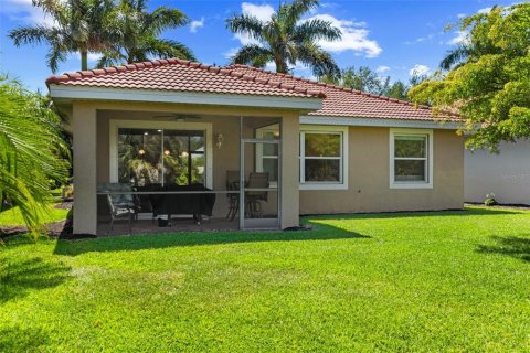 House in North Fort Myers, Florida 3 bedrooms, 167.69 sq.m. № 2388102 - photo 30