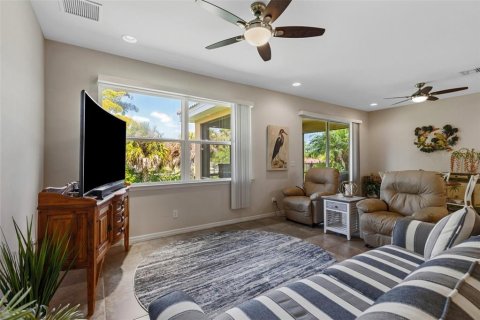 House in North Fort Myers, Florida 3 bedrooms, 167.69 sq.m. № 2388102 - photo 11