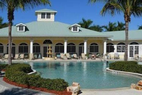 House in North Fort Myers, Florida 3 bedrooms, 167.69 sq.m. № 2388102 - photo 28