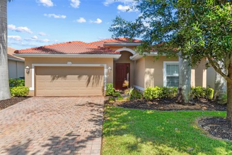 House in North Fort Myers, Florida 3 bedrooms, 167.69 sq.m. № 2388102 - photo 2