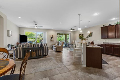 House in North Fort Myers, Florida 3 bedrooms, 167.69 sq.m. № 2388102 - photo 15
